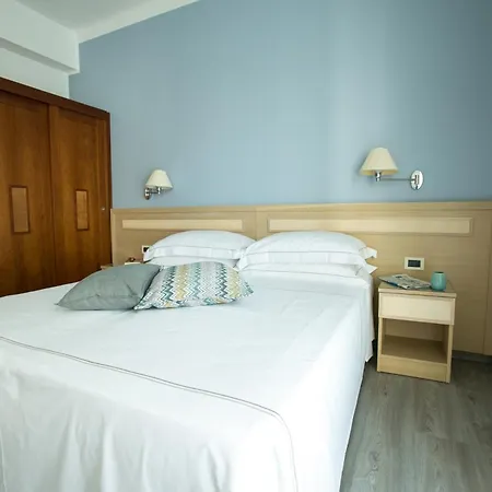 Hotel Arc En Ciel Diano Marina Buitenkant foto