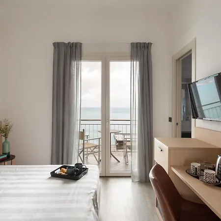 Hotel Arc En Ciel Diano Marina Buitenkant foto