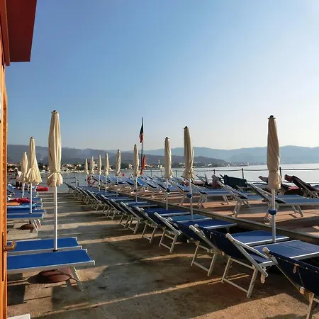 Hotel Arc En Ciel Diano Marina Buitenkant foto